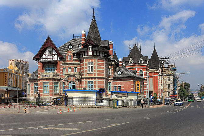 Dalian –A seaside city of European style, and know as the “Best Tourist City” of China.