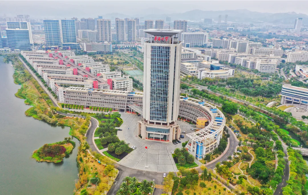 Huaqiao University